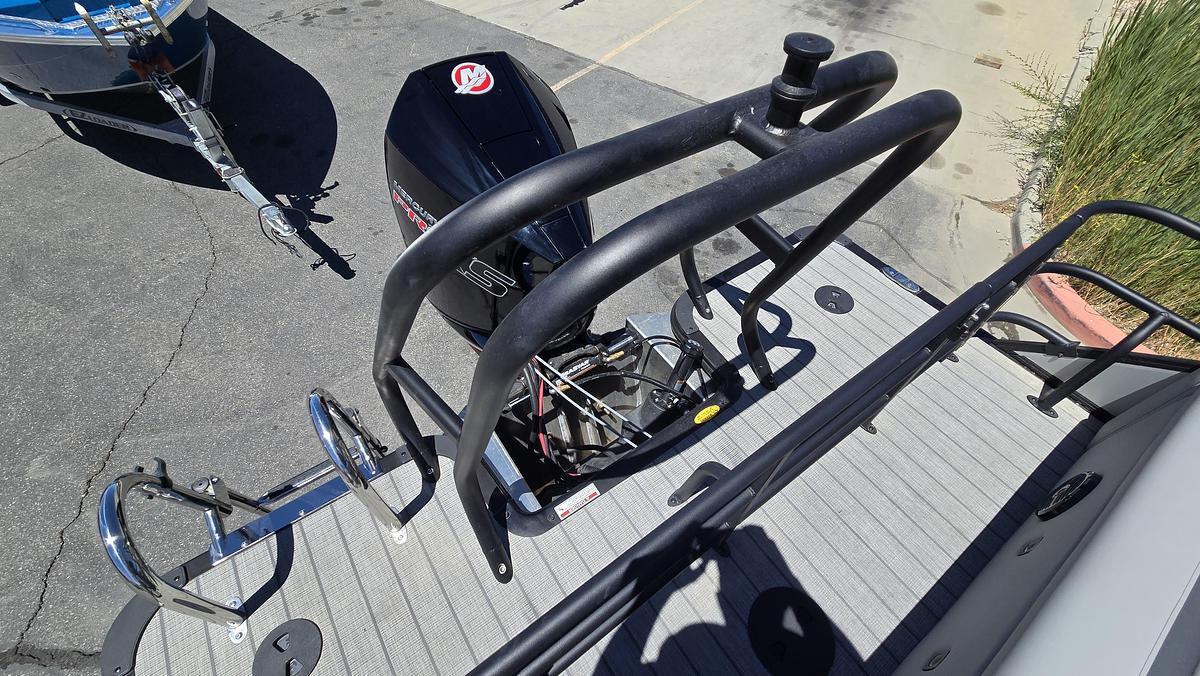 2026 Bentley Pontoons 243 Front Fish Swing Back