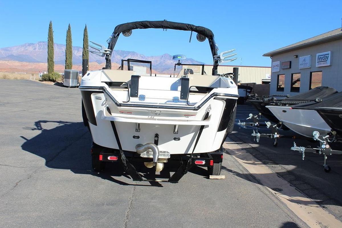 2025 Heyday Wake Boats H22