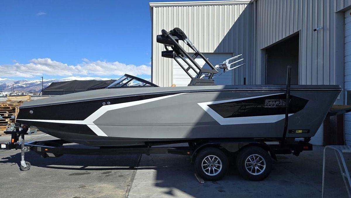2025 Heyday Wake Boats WTSURF