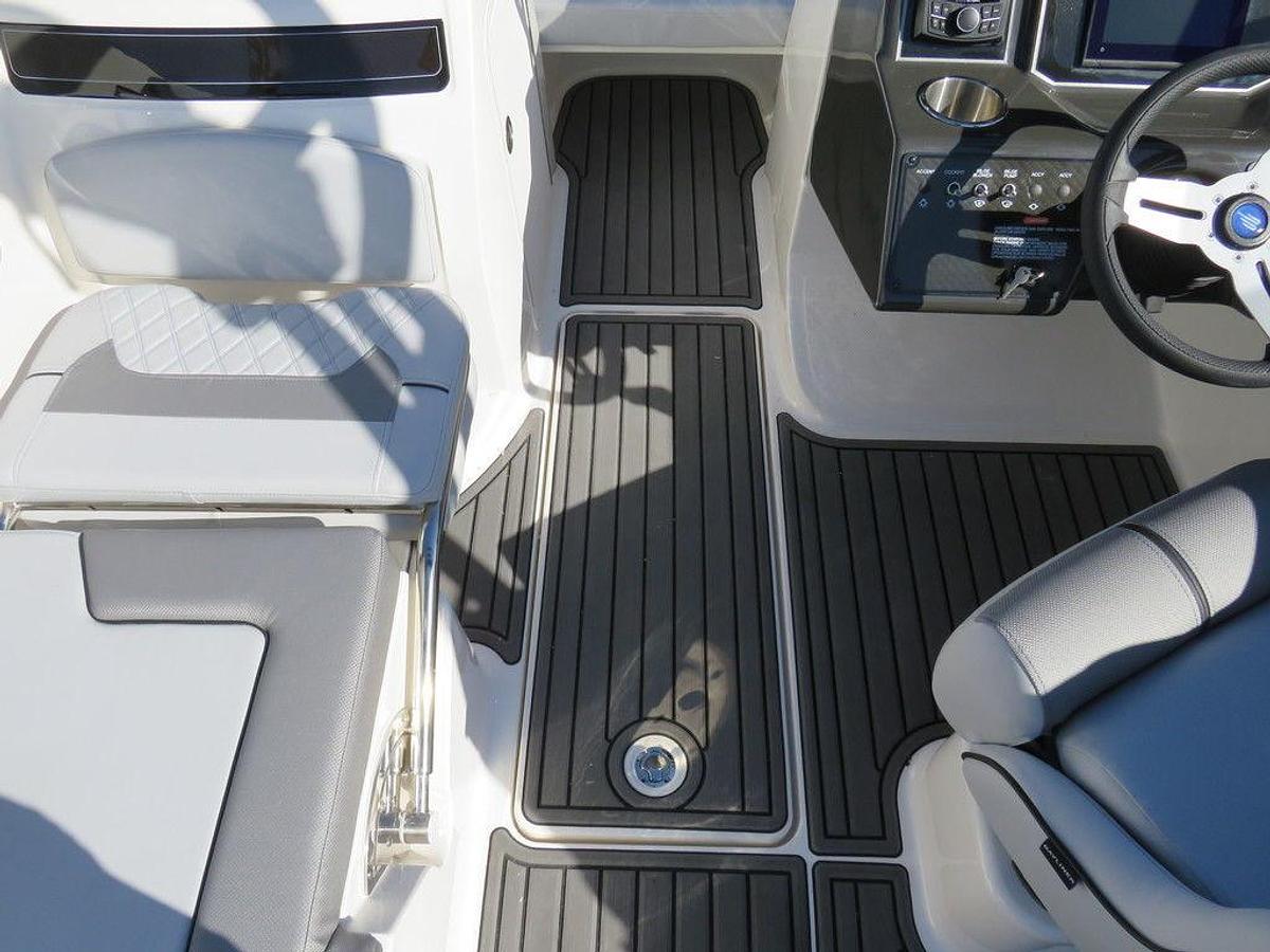 2025 Bayliner VR5 Bowrider