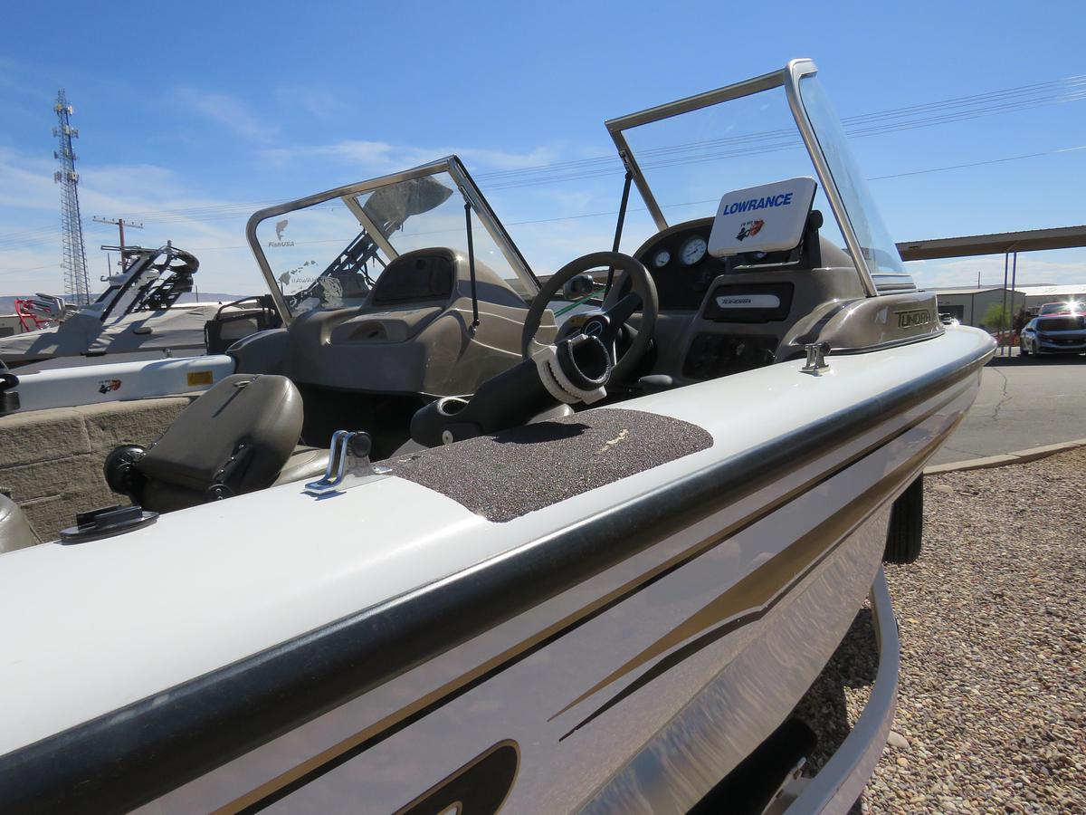 Used 2002 Tracker Tundra 18