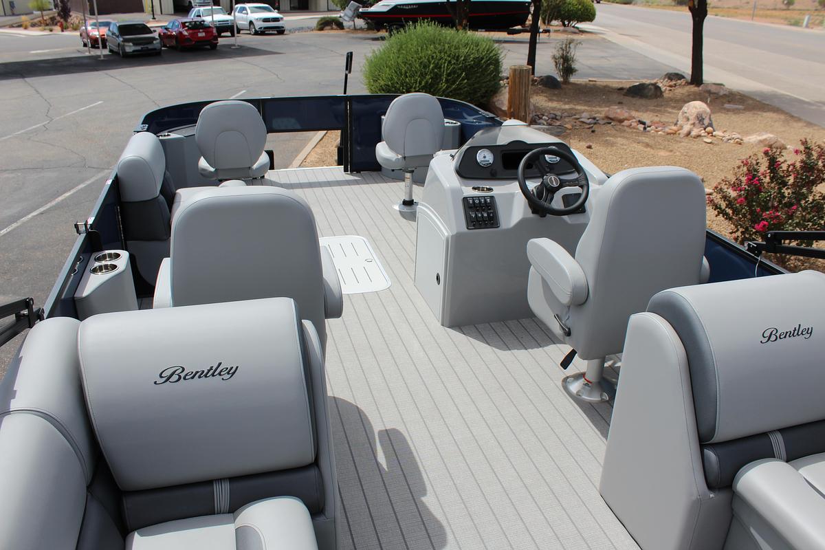 2026 Bentley Pontoons 243 Center Walk Thru Fish Tripple Toon