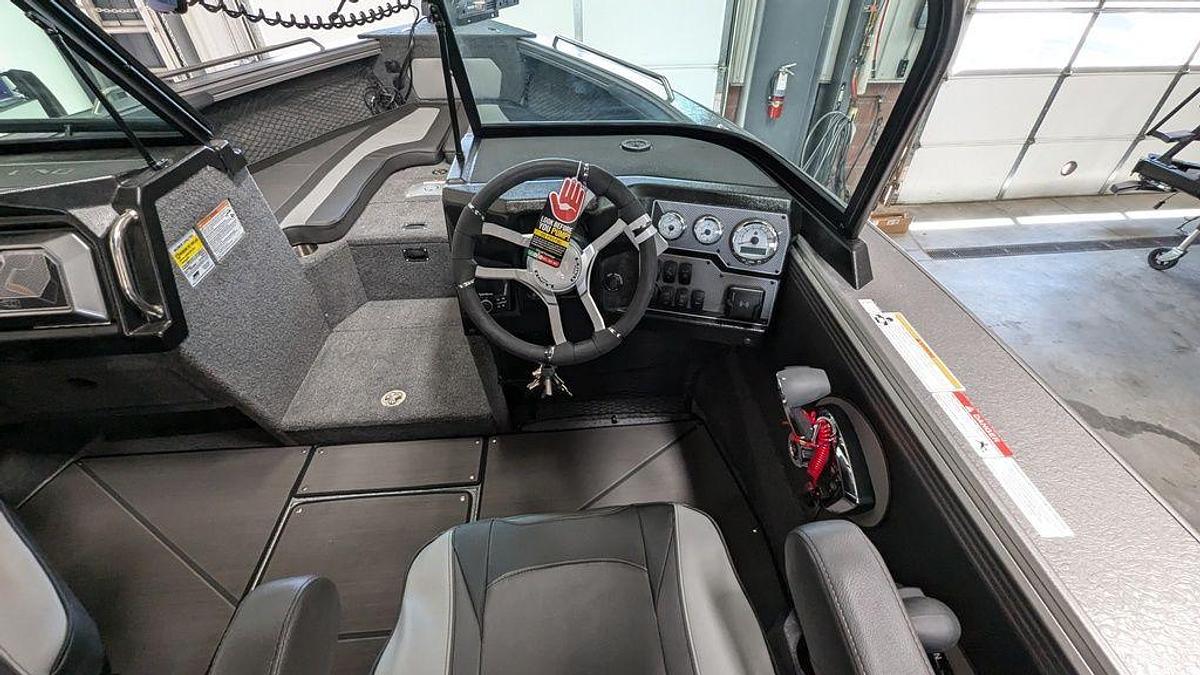 2025 Lund 2275 Baron