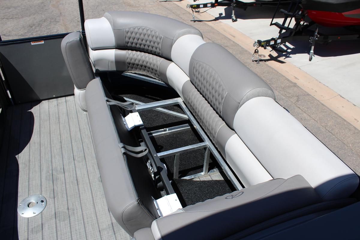 Used 2023 Avalon Excaliber LTD Elite Windsheild