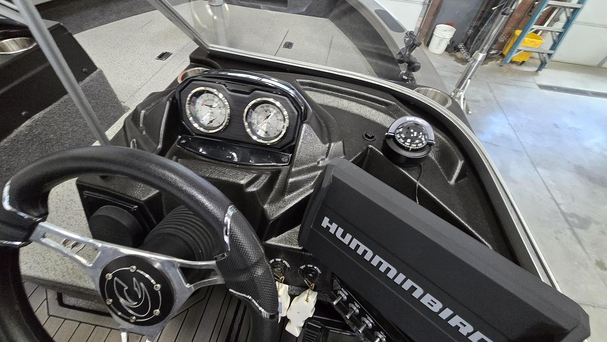 Used 2023 Crestliner 1750 Fish Hawk Platinum Edition