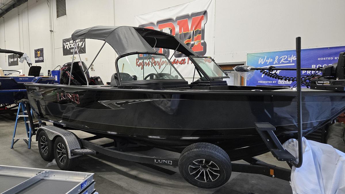 2026 Lund 2075 Fisherman