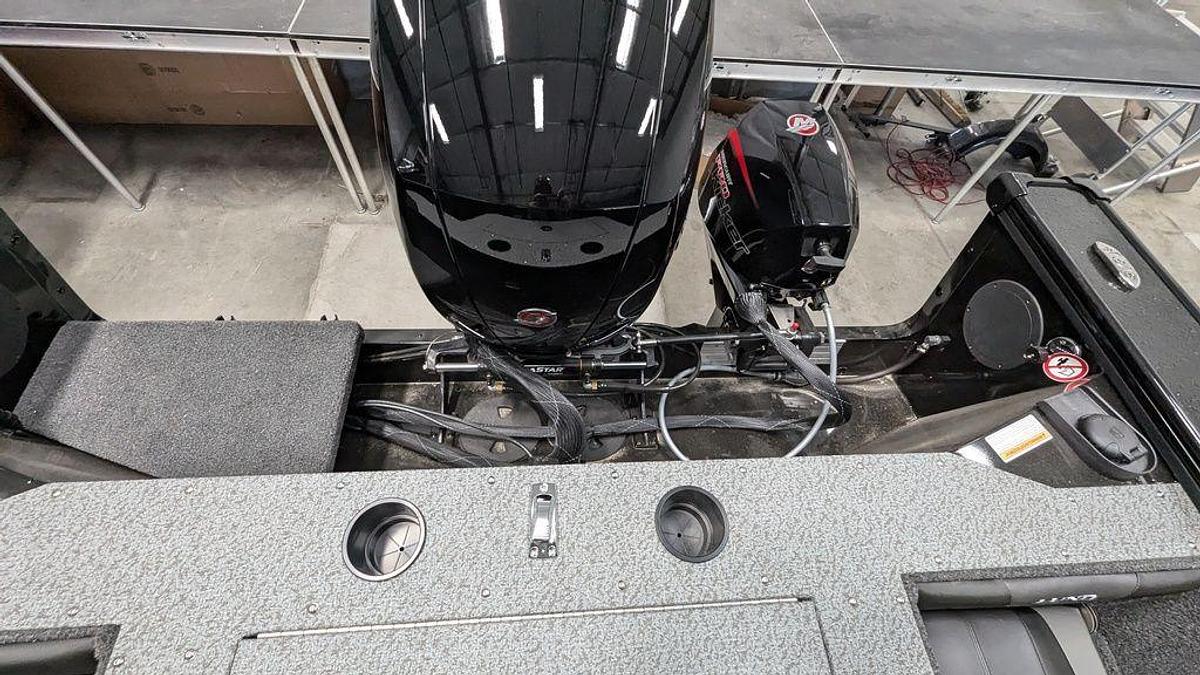 2025 Lund 1875 Fisherman Sport