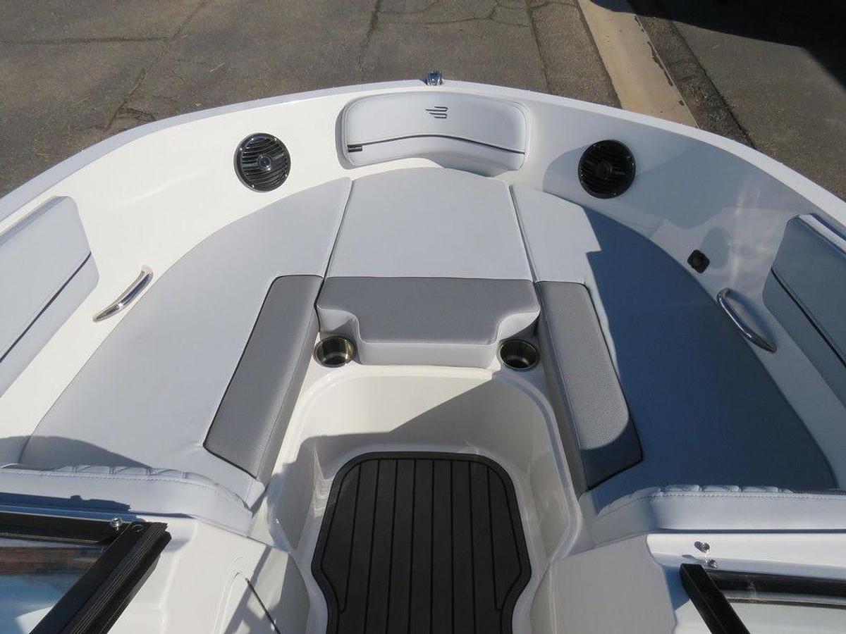 2025 Bayliner VR5 Bowrider