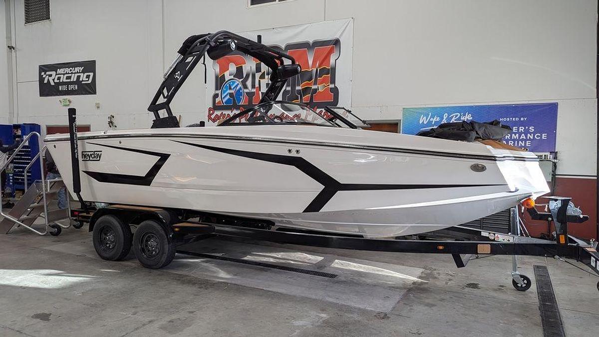 2025 Heyday Wake Boats WTSURF