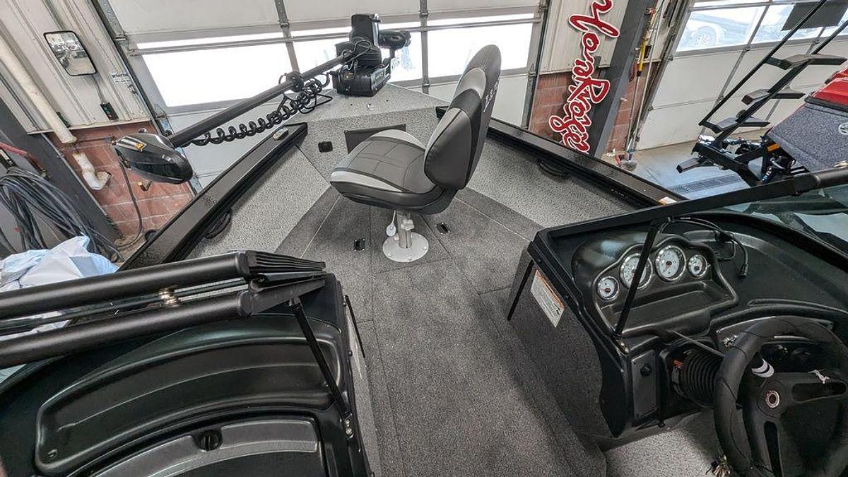 2025 Lund 1875 Fisherman Sport