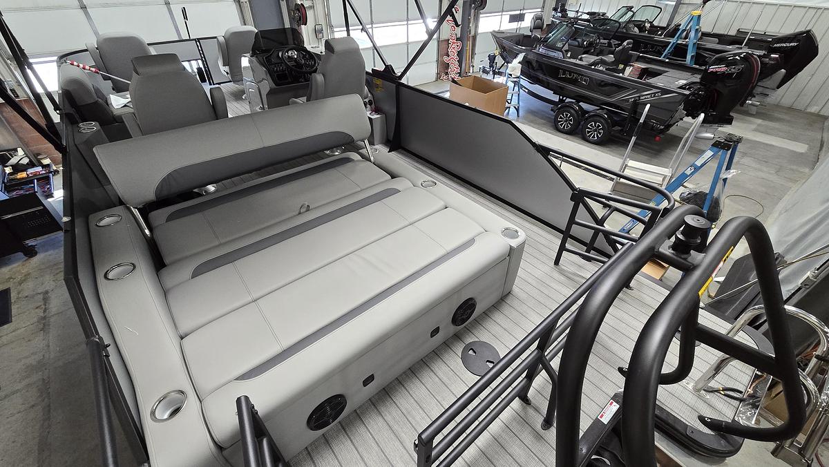 2026 Bentley Pontoons 243 Front Fish Swing Back
