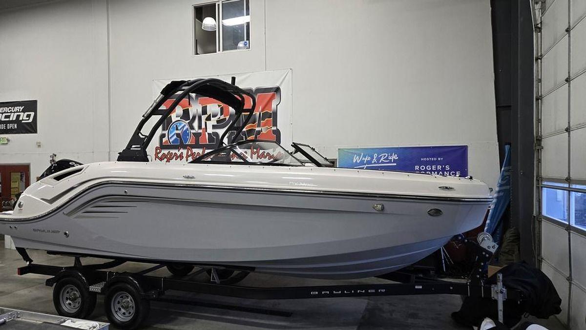 2023 Bayliner DX2200