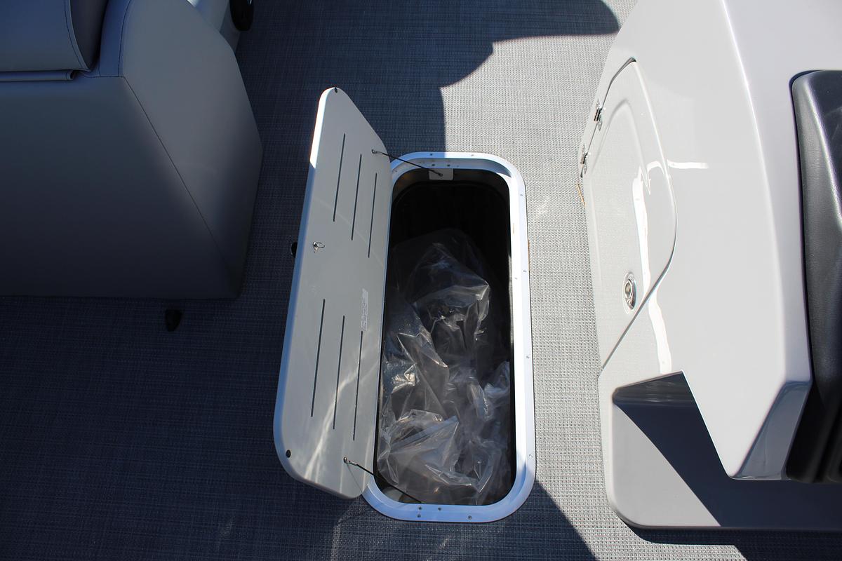 2026 Bentley Pontoons Legacy 220 Swingback