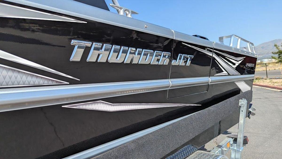 2025 Thunder Jet Alexis 24 OS
