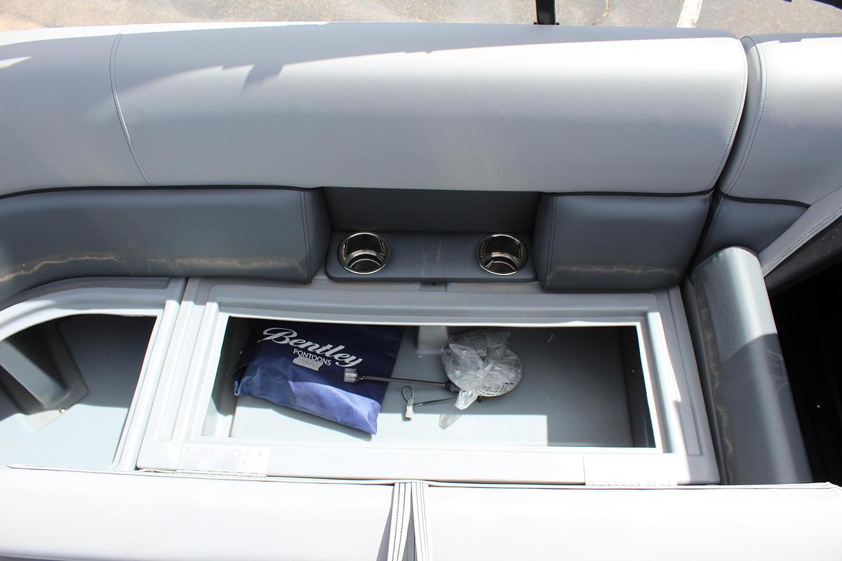 2026 Bentley Pontoons 243 Center Walk Thru Fish Tripple Toon