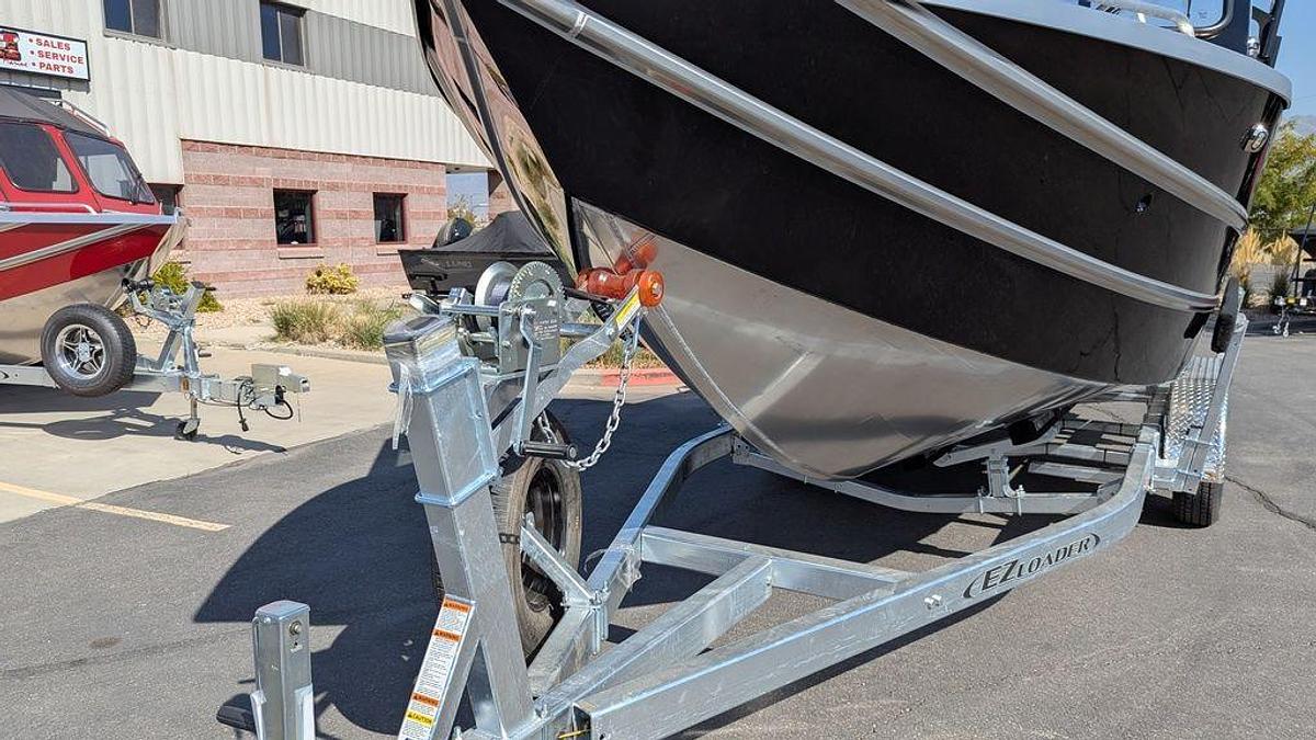 2025 Thunder Jet Alexis 24 OS