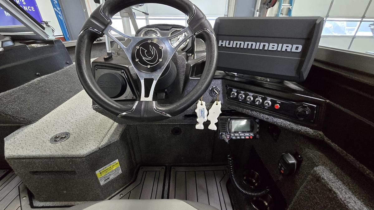 Used 2023 Crestliner 1750 Fish Hawk Platinum Edition