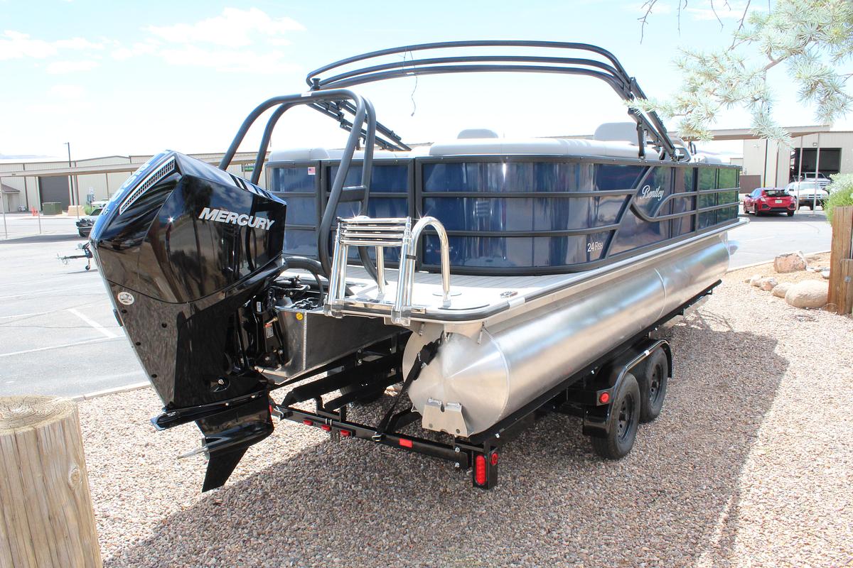 2026 Bentley Pontoons 243 Center Walk Thru Fish Tripple Toon