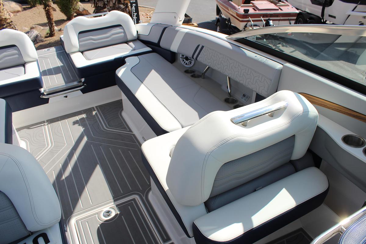 2026 Regal LS9 Surf Ultimate (Dealer Demo)