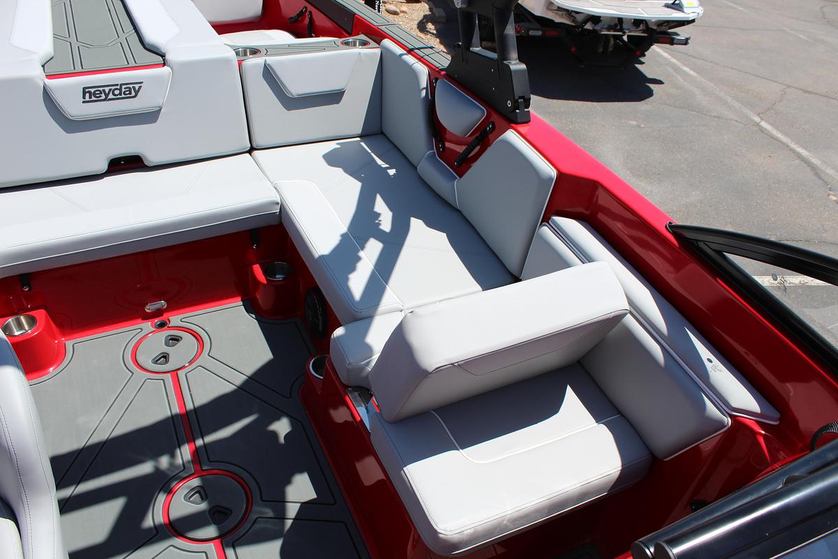 2025 Heyday Wake Boats WTSURF