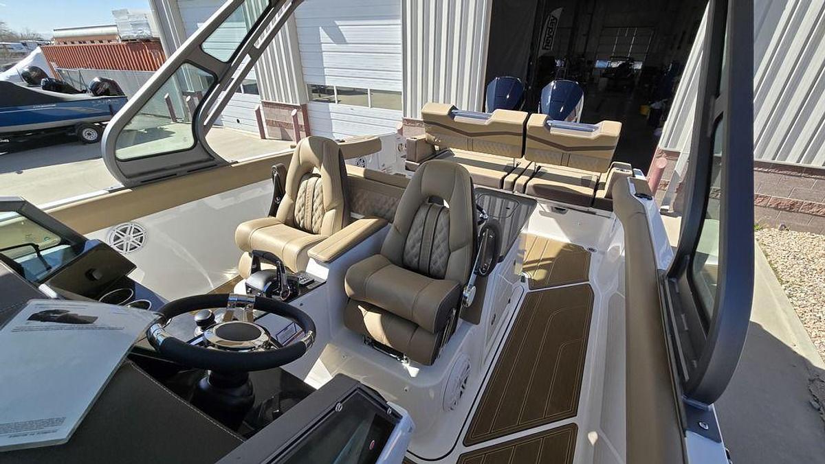 2025 Monterey Elite 30 OB