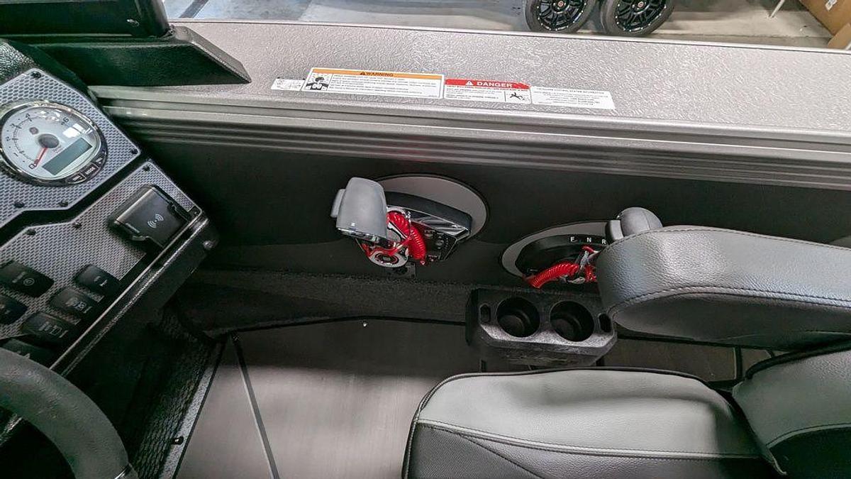 2025 Lund 2275 Baron