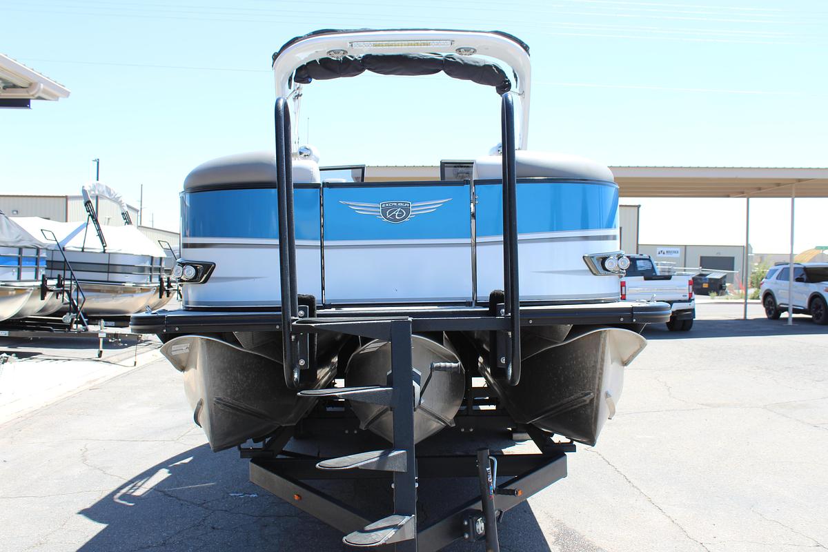 Used 2023 Avalon Excaliber LTD Elite Windsheild