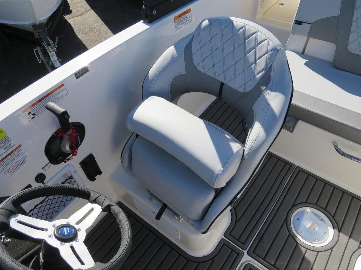 2025 Bayliner VR5 Bowrider