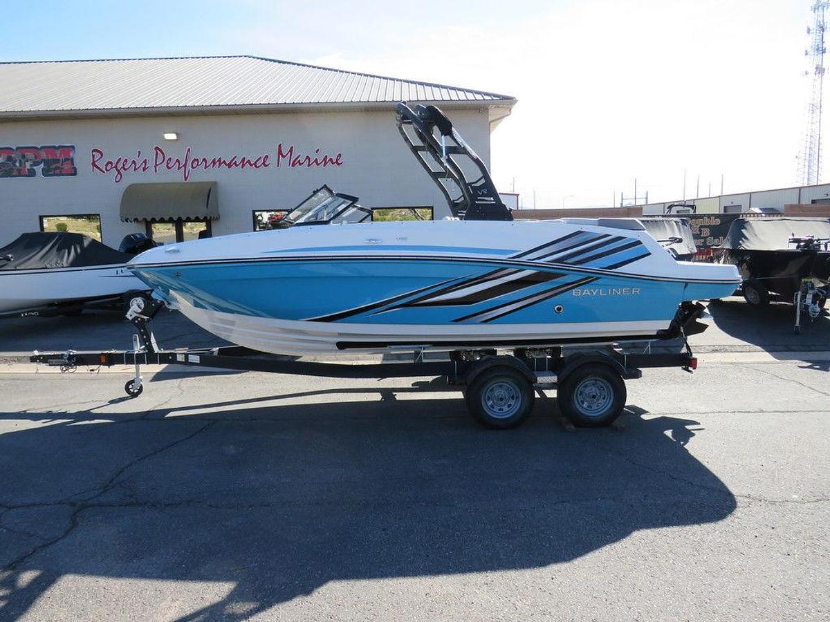2025 Bayliner VR5 Bowrider