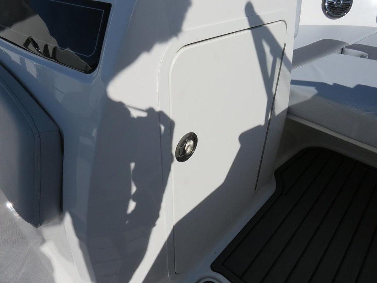 2025 Bayliner VR5 Bowrider