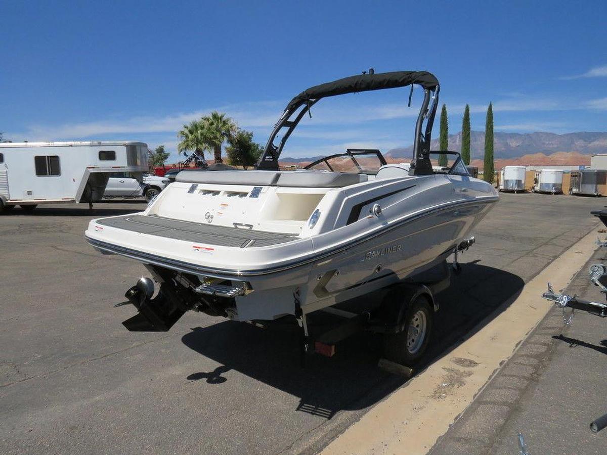 2025 Bayliner VR5 Bowrider