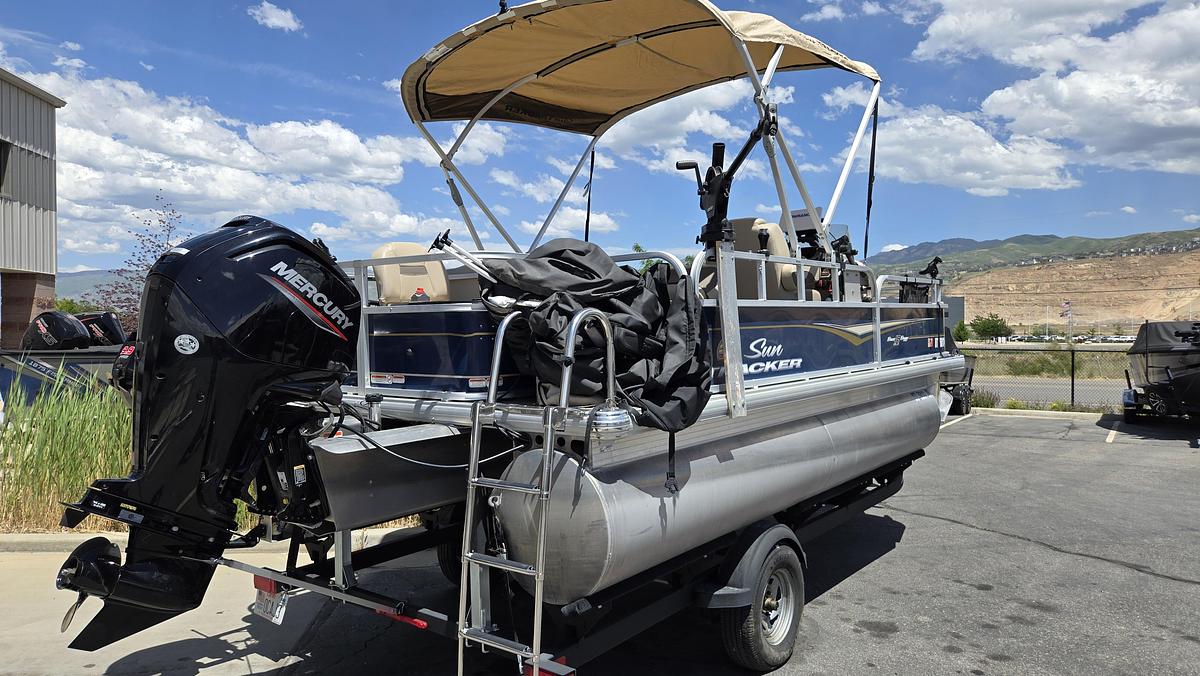 Used 2024 Tracker 18 DLX Bass Buggy