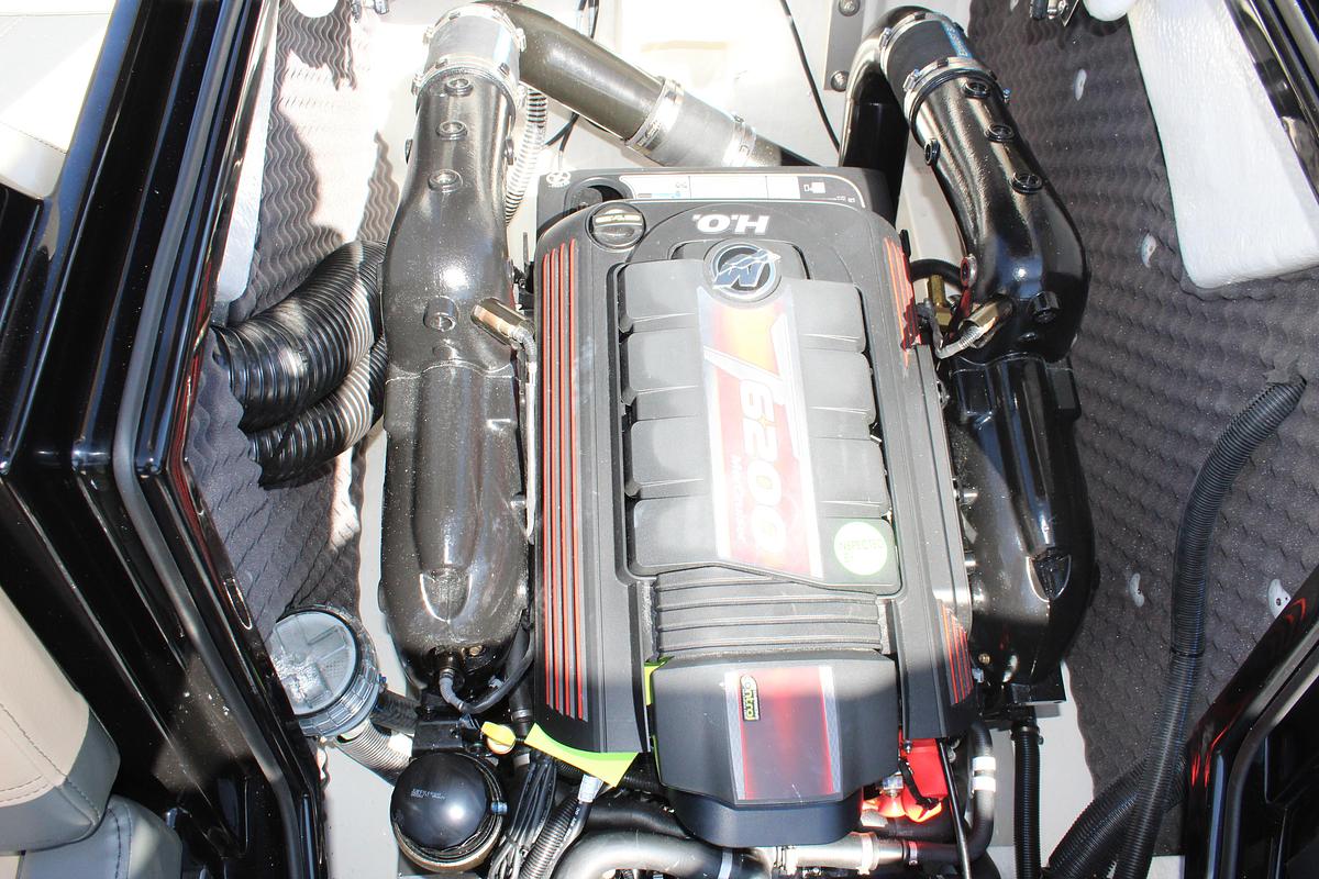 Heyday Wake Boats H22