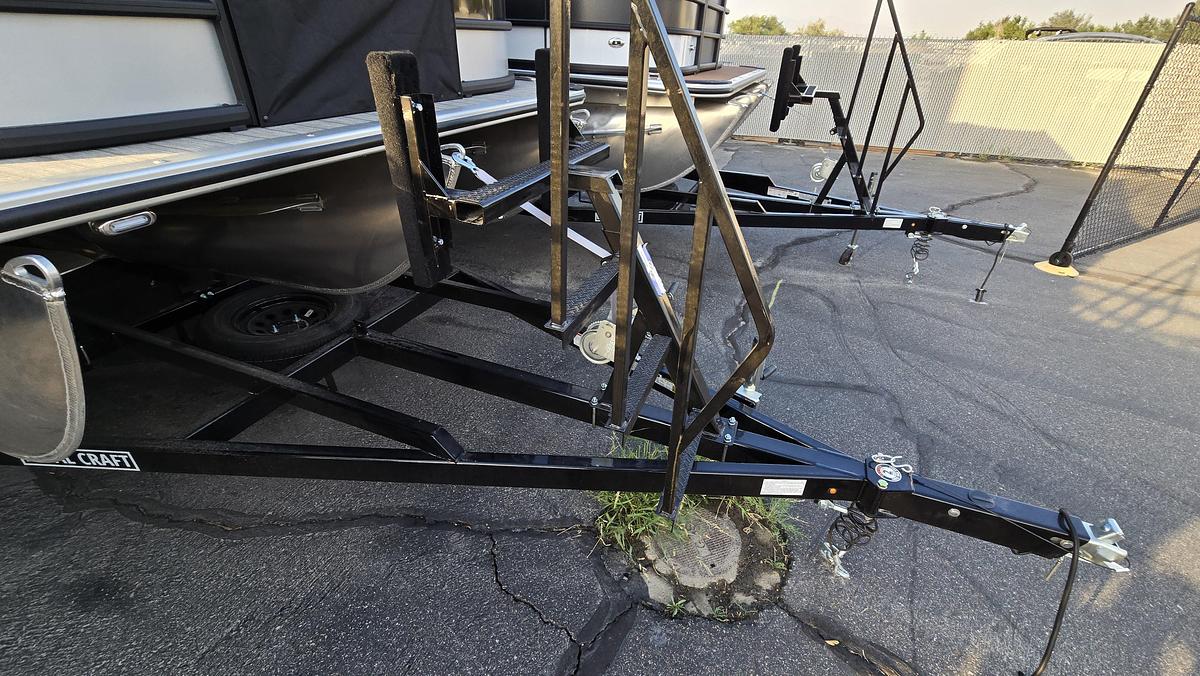 2026 Bentley 223 4PT Pontoon 3/4 Tube 