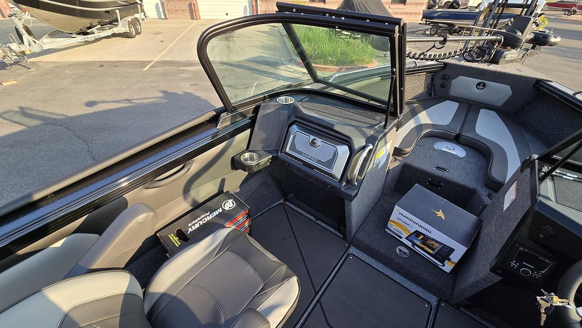 Used 2025 Lund 2075 Tyee Sport