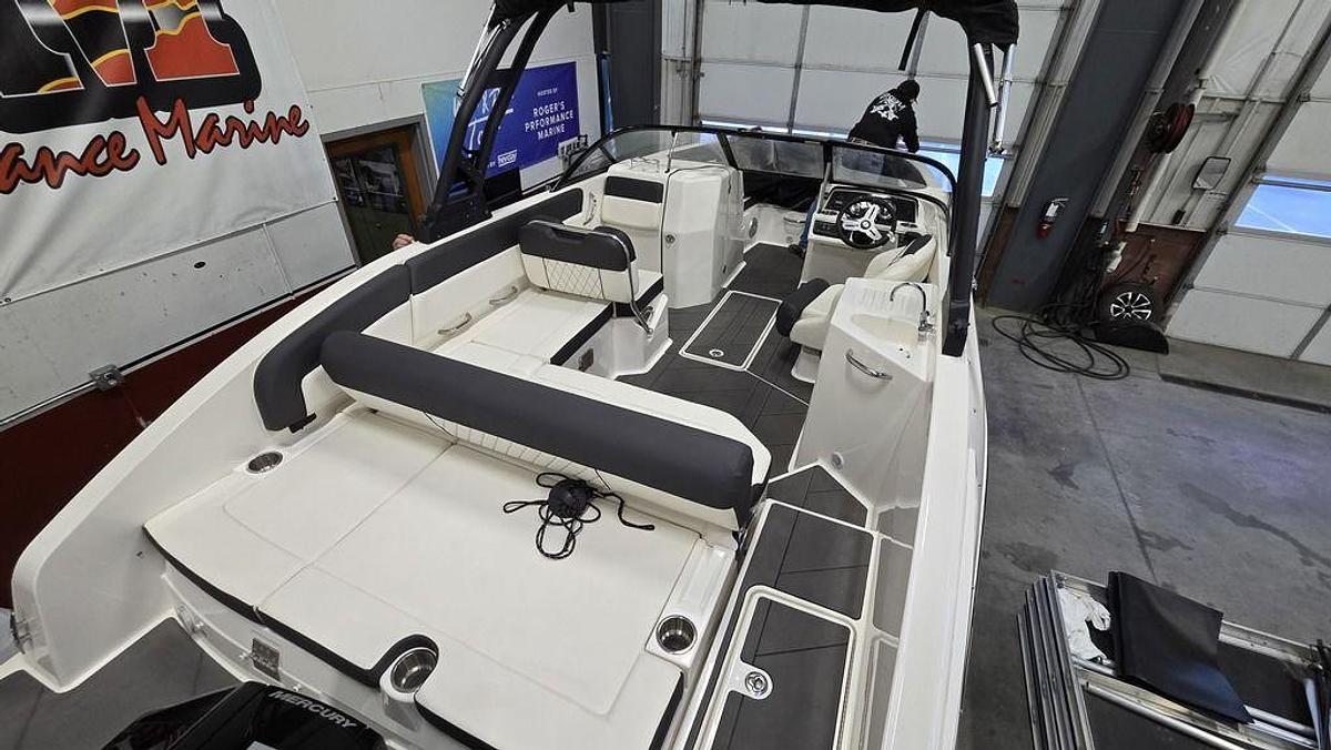 2023 Bayliner DX2200