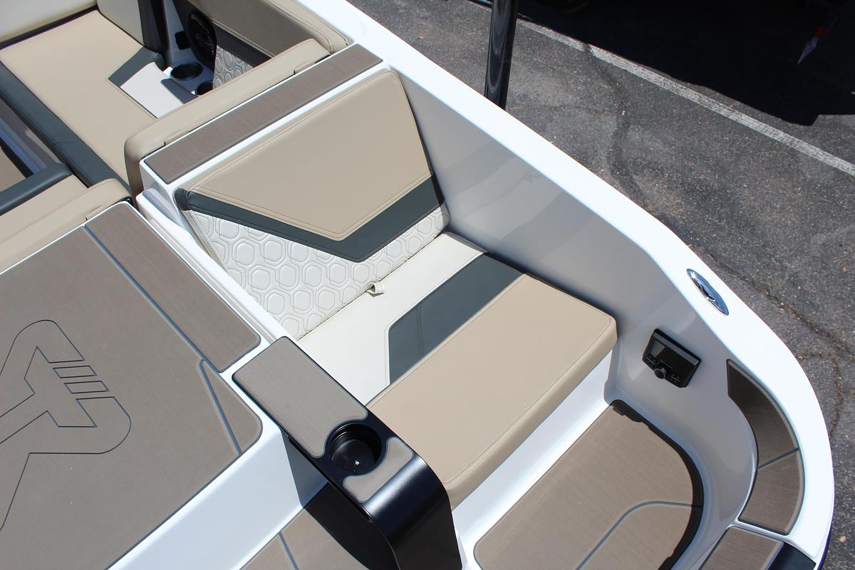 2027 Heyday Wake Boats H22
