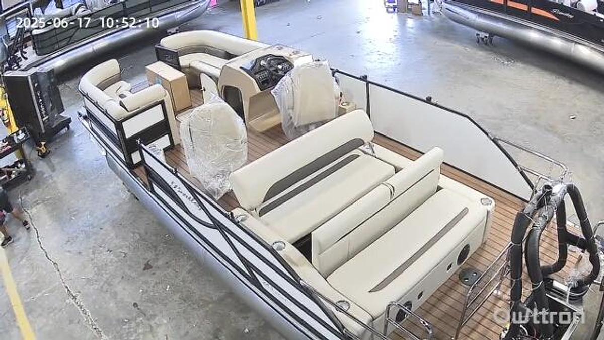 2026 Bentley 243 Swingback Pontoon Triple Toon