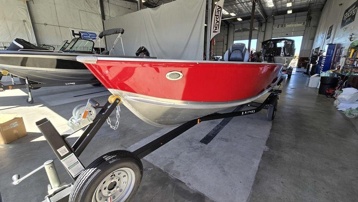 2025 Lund 1600 Fury Tiller