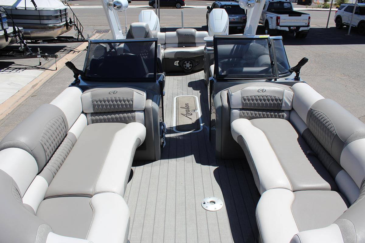 Used 2023 Avalon Excaliber LTD Elite Windsheild