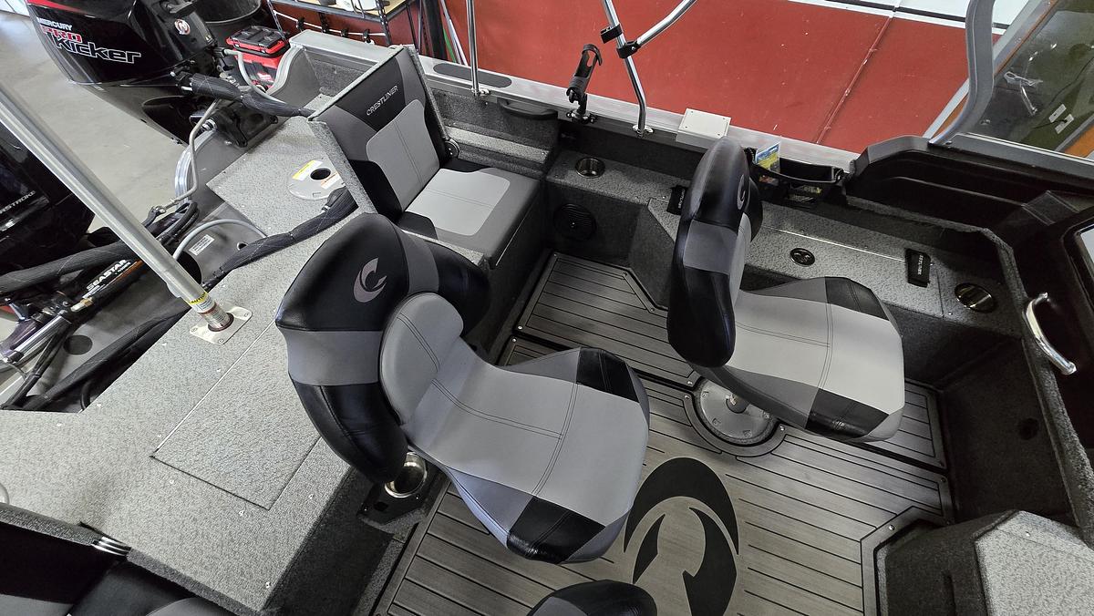 Used 2023 Crestliner 1750 Fish Hawk Platinum Edition