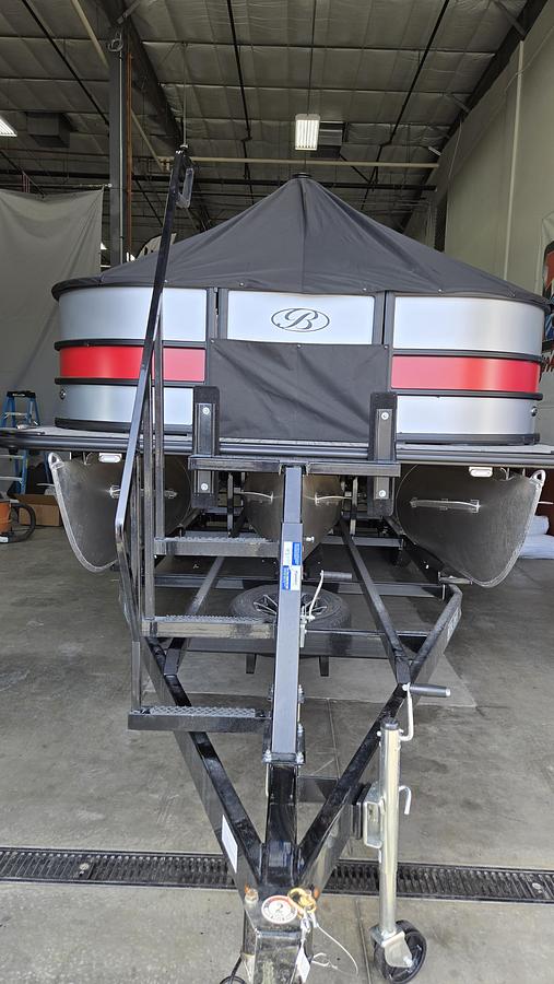 2026 Bentley Pontoons 243 Front Fish Swing Back