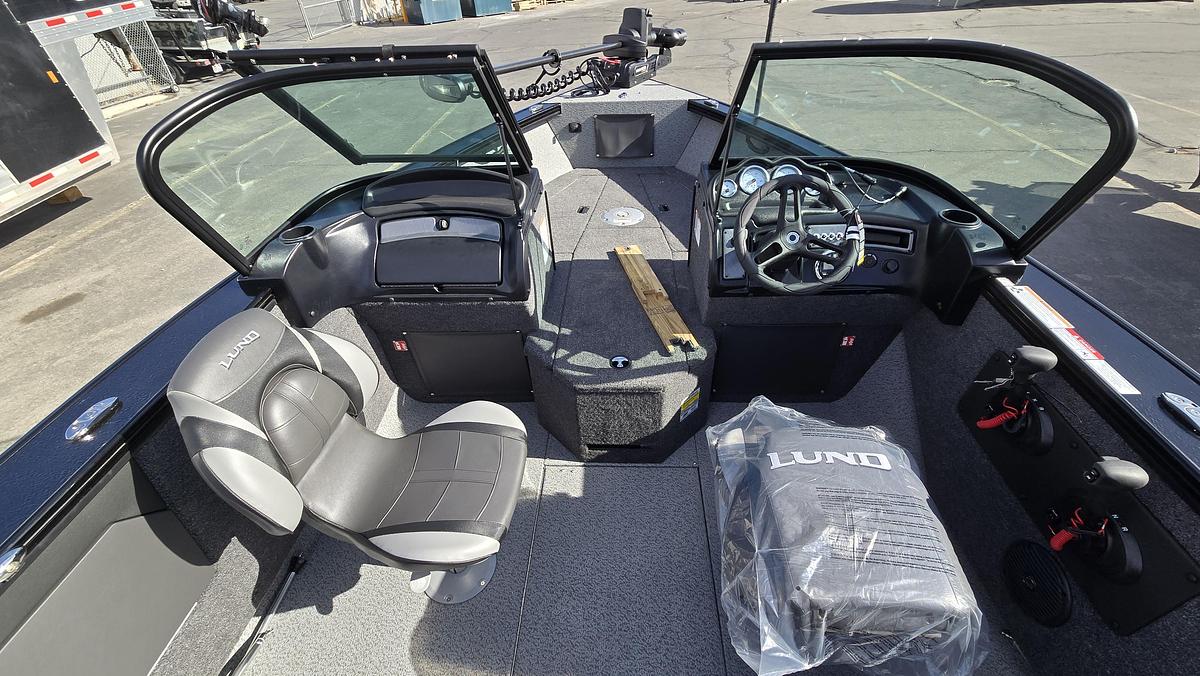 2026 LUND 1875 Fisherman