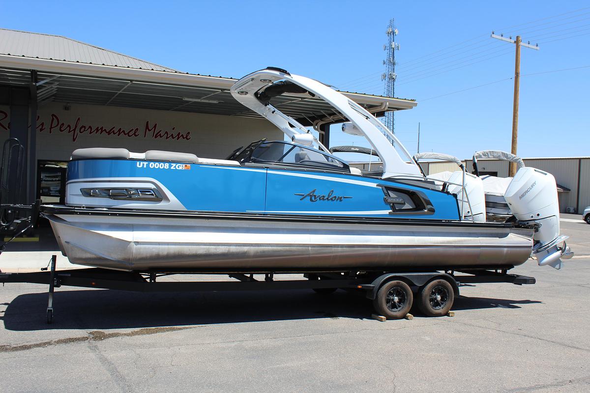 Used 2023 Avalon Excaliber LTD Elite Windsheild