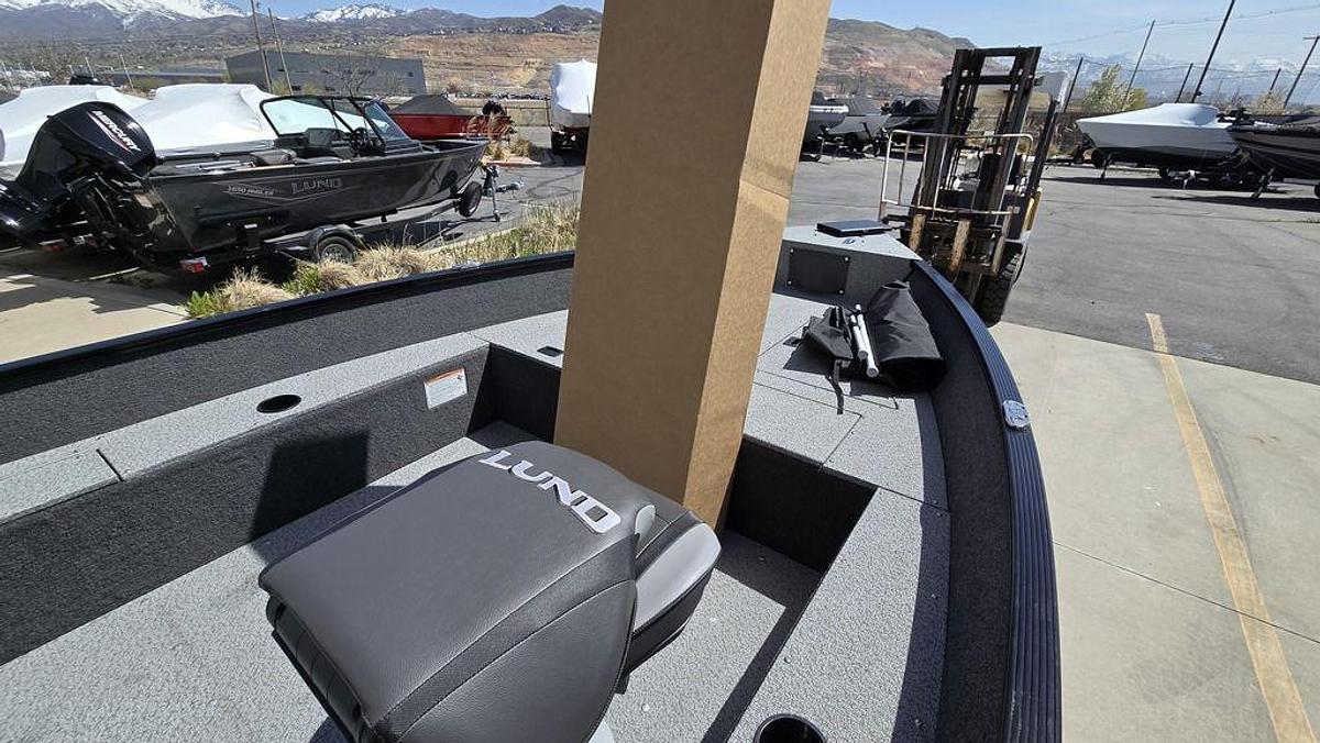 2025 Lund 1650 Angler Tiller
