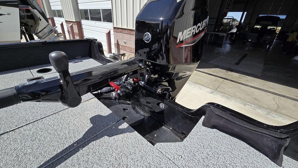 2025 Lund 1650 Angler Tiller