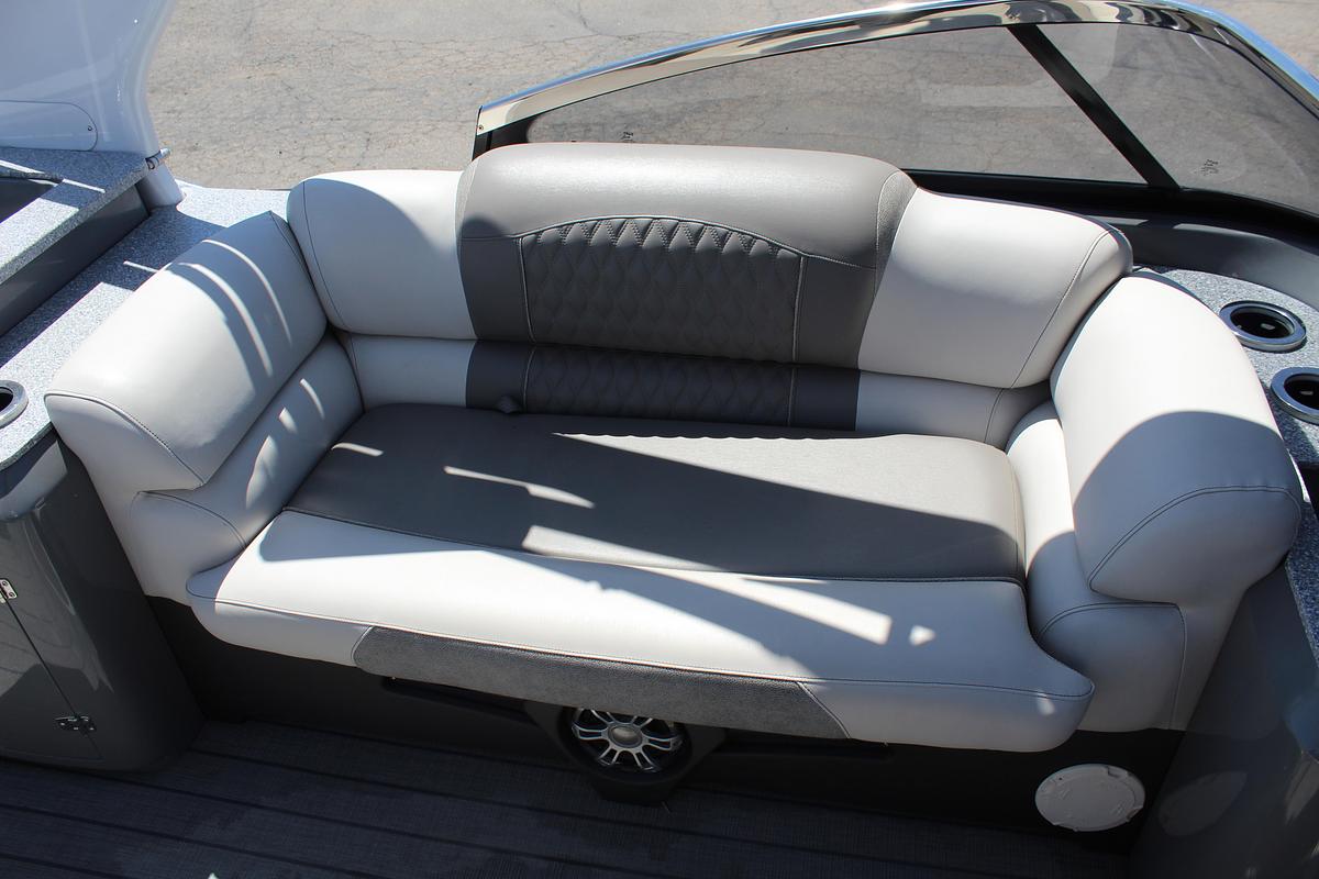 Used 2023 Avalon Excaliber LTD Elite Windsheild