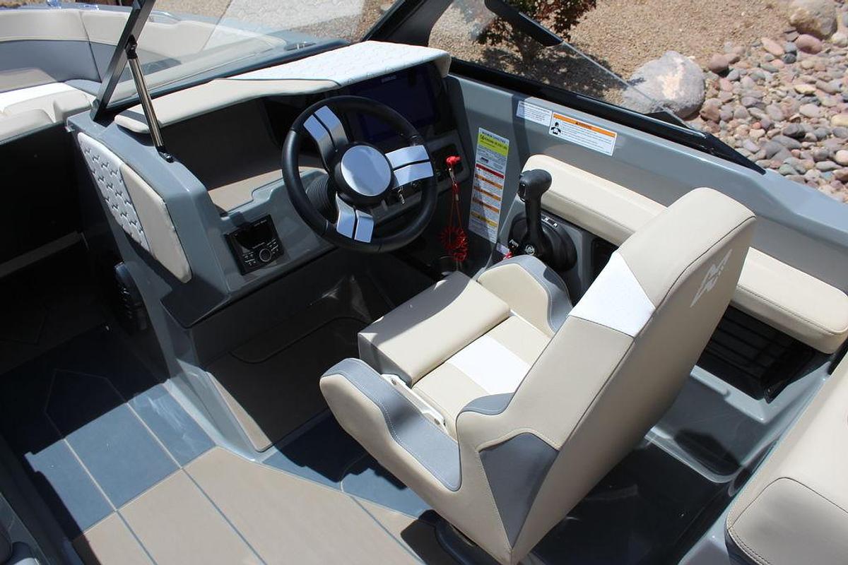 2025 Heyday Wake Boats H22