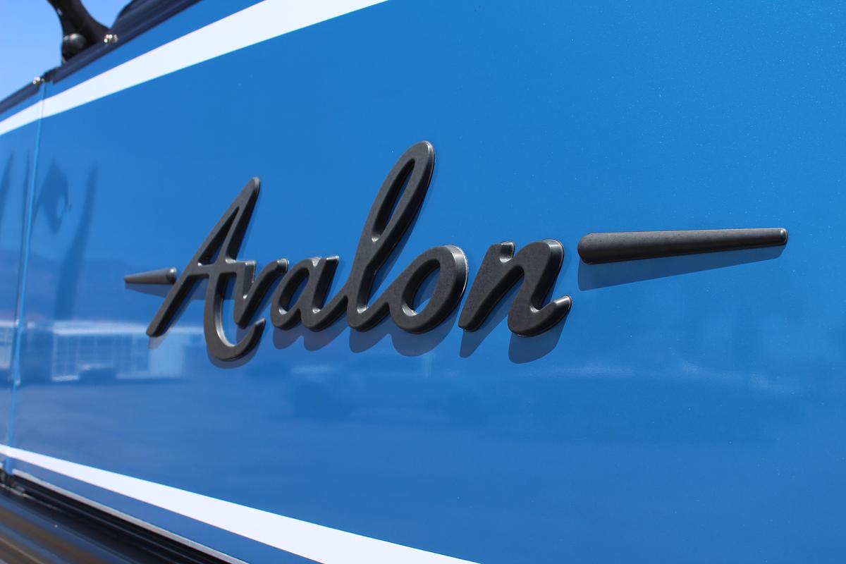 Used 2023 Avalon Excaliber LTD Elite Windsheild