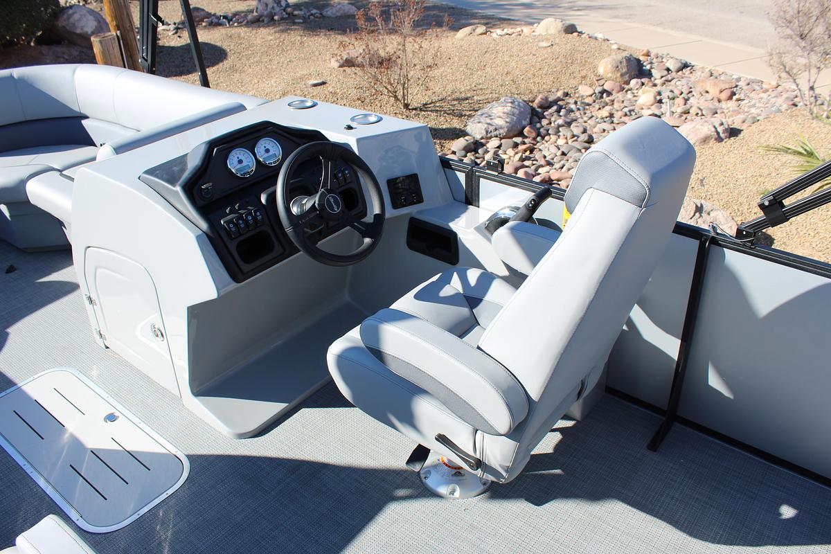 2026 Bentley Pontoons Legacy 220 Swingback